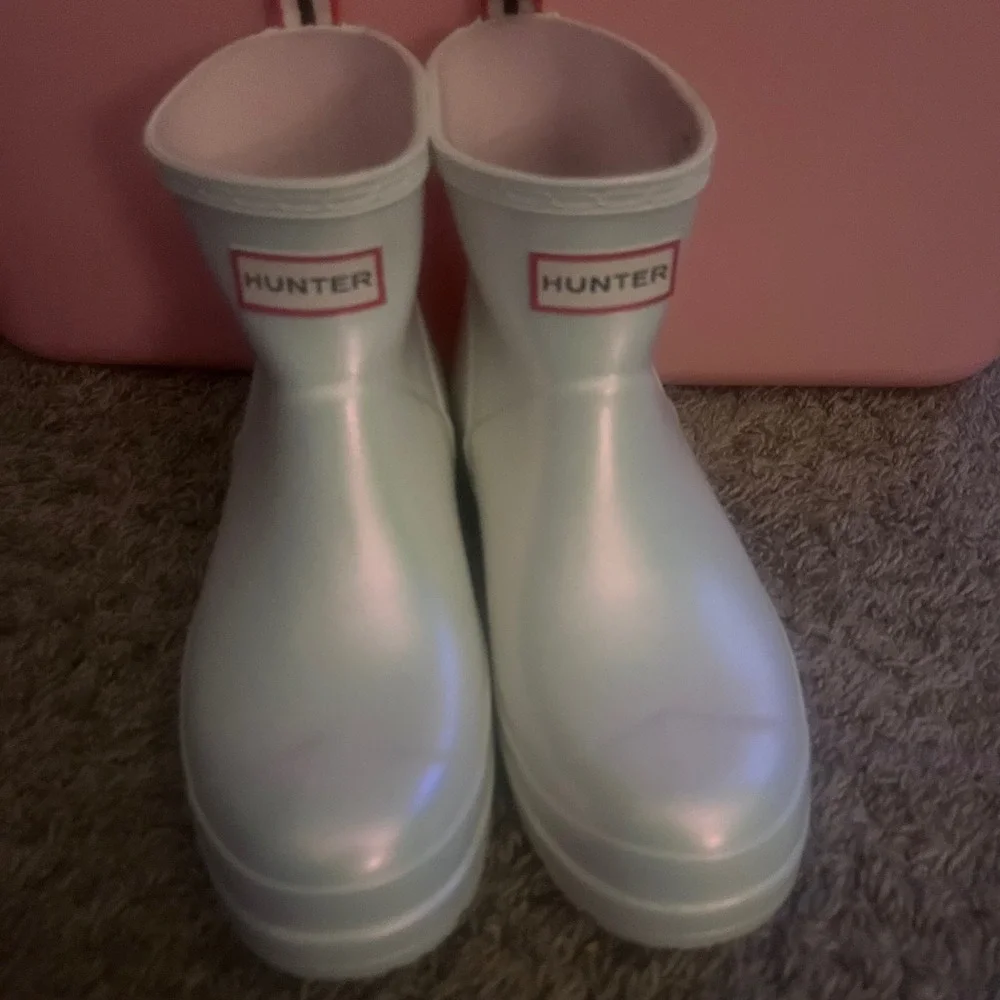 Hunter Original Play Short Nebula White Iridescent Rain Boots Women 6 WFS2020NEB